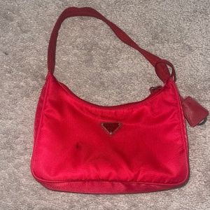 Prada re-edition 2000 bag